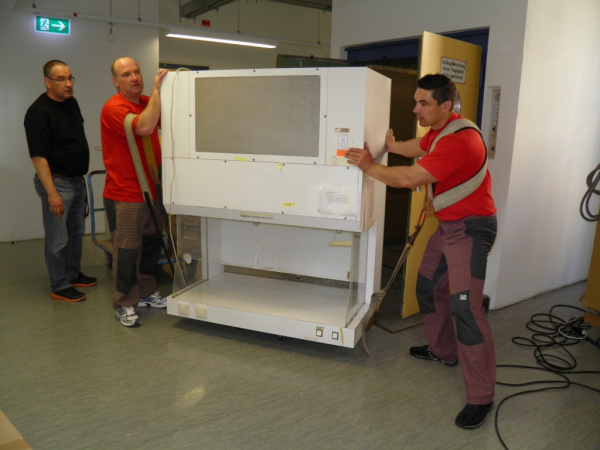 stěhování laboratorního přístroje - Univerzita Bonn
